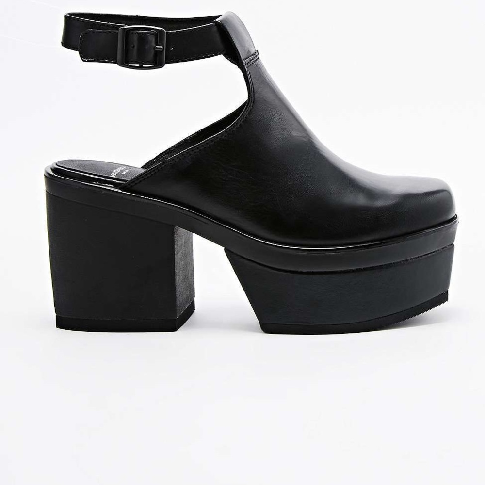 Vagabond Avery platforms